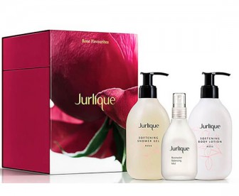 Jurlique 茱莉蔻 至爱玫瑰圣诞套盒 3件套(花卉水 100ml+沐浴露 300ml+身体乳 300ml)保质期:2019年7月 Jurlique 茱莉蔻 至爱玫瑰圣诞套盒 3件套(花卉水 100ml+沐浴露 300ml+身体乳 300ml)保质期:2019年7月